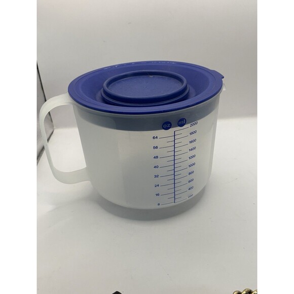 Vintage Tupperware 8 Cup Measuring Bowl Mix and Stor w/ Blue Lid Made in USA - Picture 1 of 4